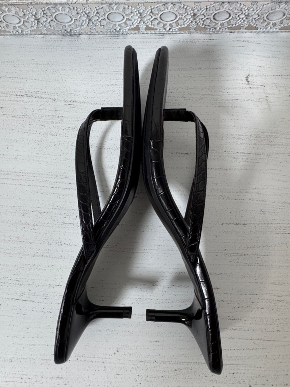 LIKE NEW ❤️Zara Black Patent Thong Kitten Heel Sandal - Picture 4 of 6